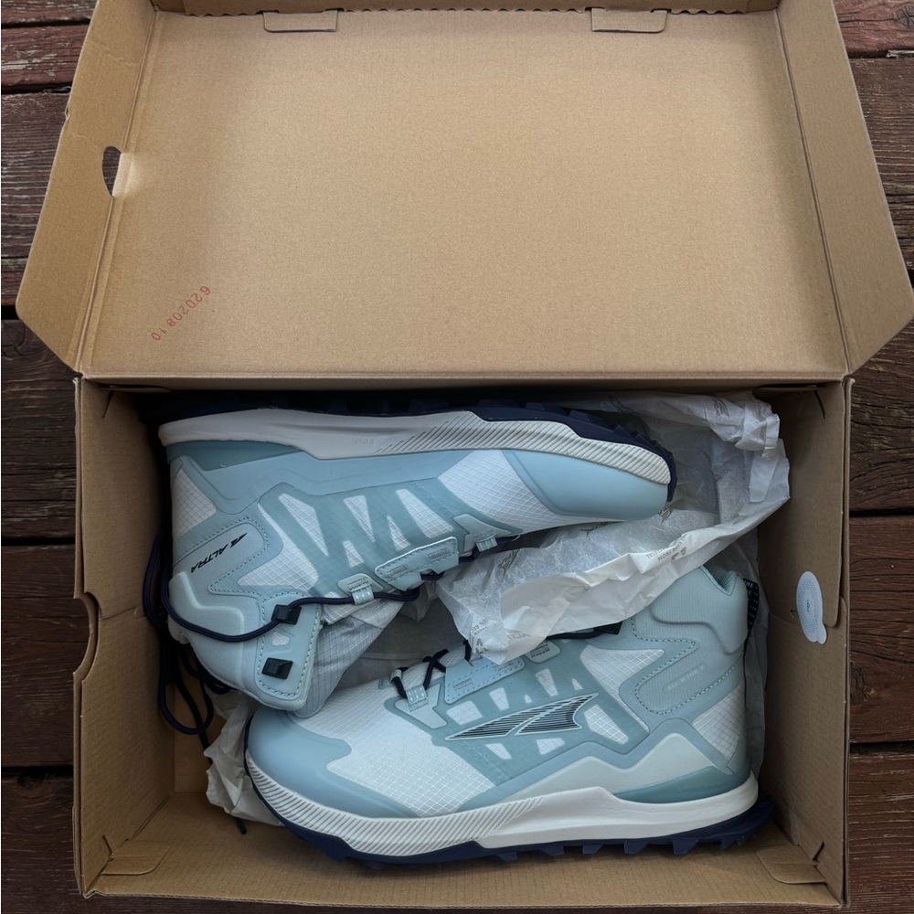 NWT Altra Lone Peak ALL-WTHR Mid 2 Hiking Boots, women’s, light blue, size 10